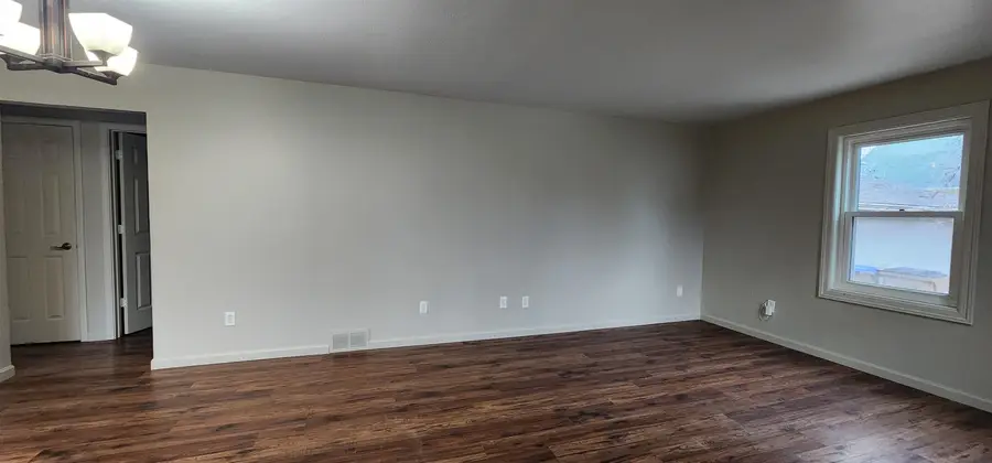 922 University Ave, Minot, ND 58703 - #2