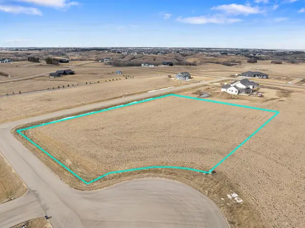 4525 26th St SE, Minot, ND 58701