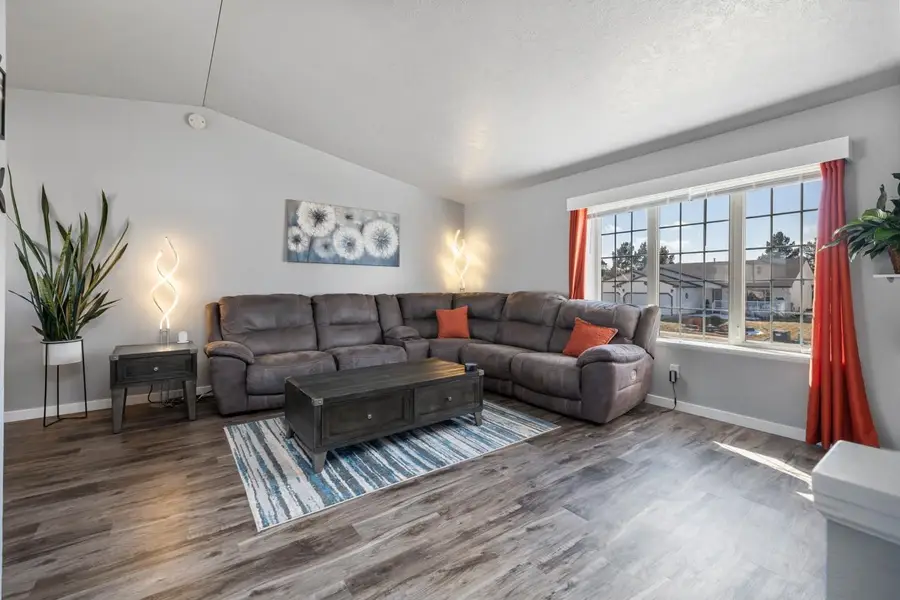 1923 25th St SW, Minot, ND 58701 - #3