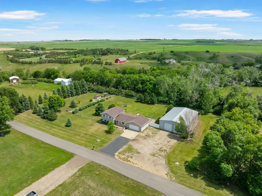 2710 66th St NW, Minot, ND 58703 - #2