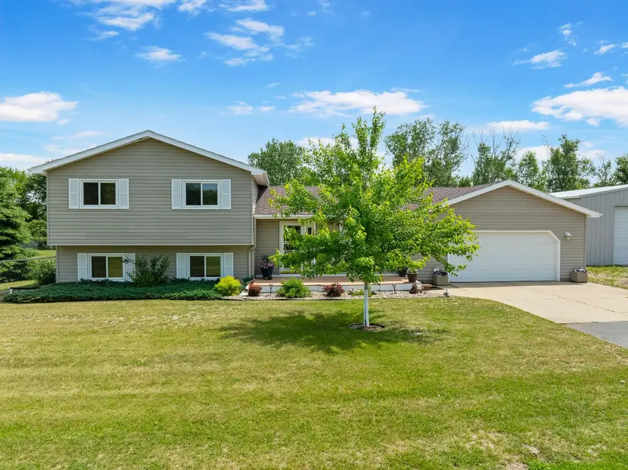 2710 66th St NW, Minot, ND 58703 - #3