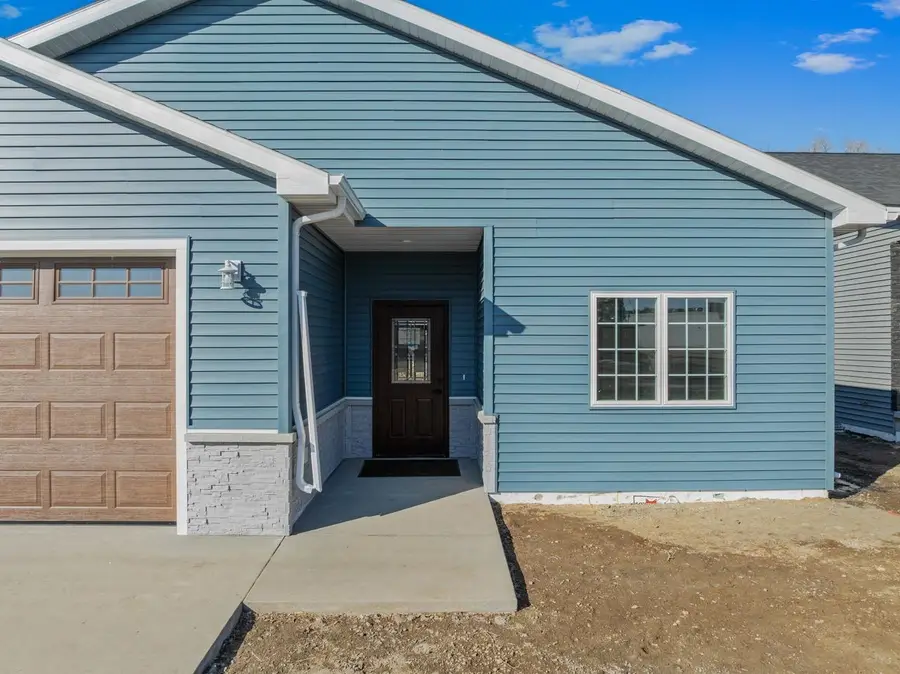 1706 W Central Ave, Minot, ND 58701 - #3