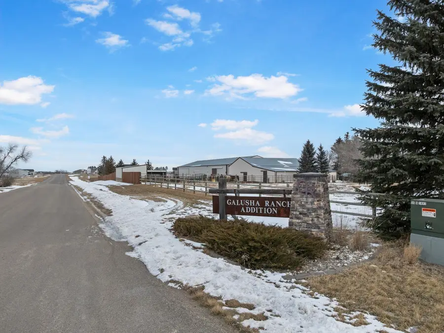 4401 24th St SE, Minot, ND 58701 - #2