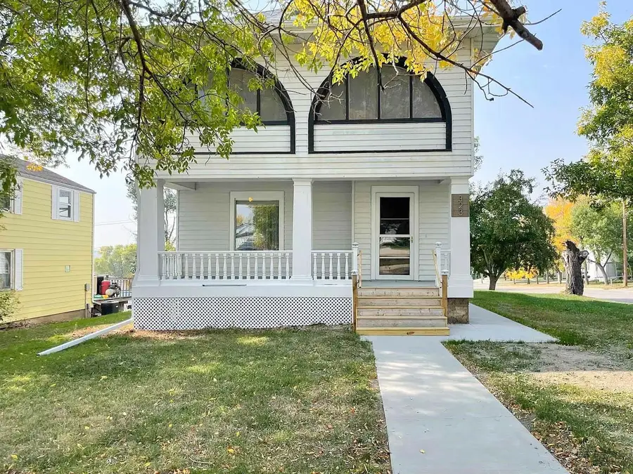 323 N Central Ave, Kenmare, ND 58746 - #2