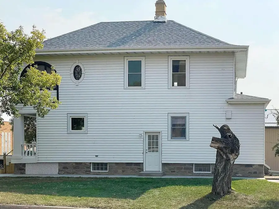 323 N Central Ave, Kenmare, ND 58746 - #3