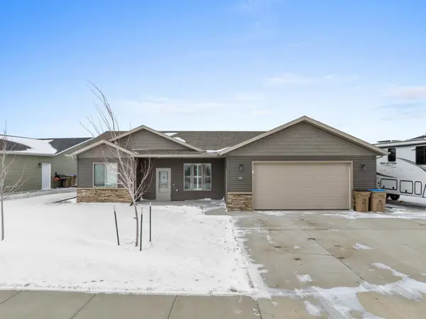 186 Mulberry Loop NE, Minot, ND 58703