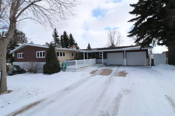 2017 Ida Mae Court, Minot, ND 58703