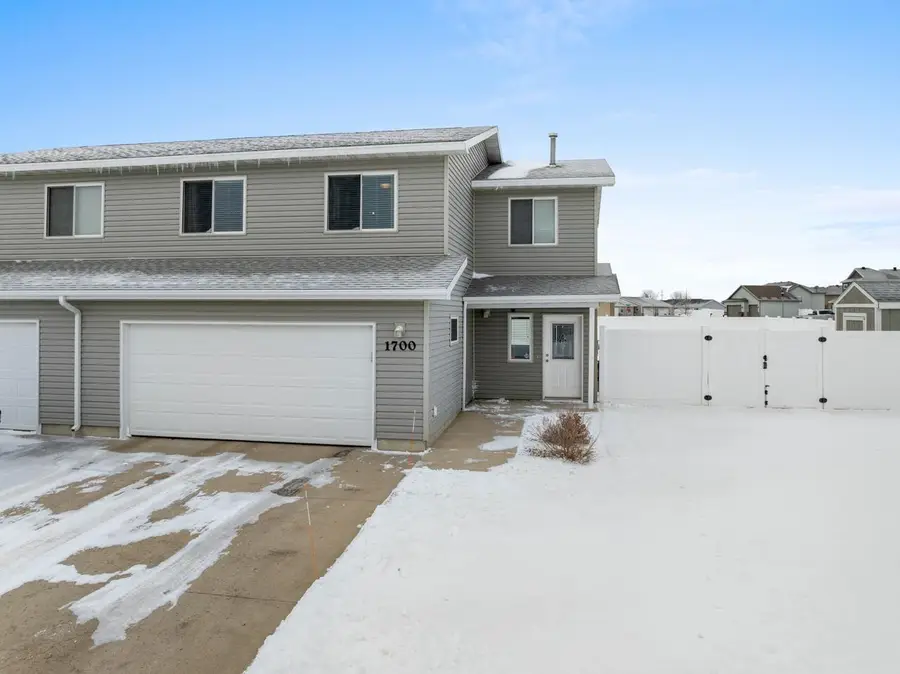 1700 34th Ave SE, Minot, ND 58701 - #2