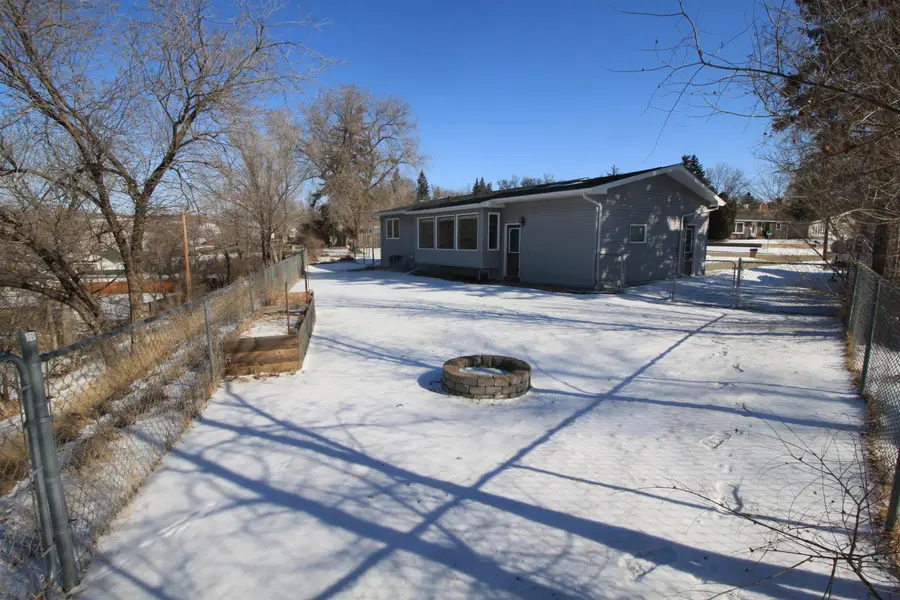 1114 4th St NE, Minot, ND 58703 - #3