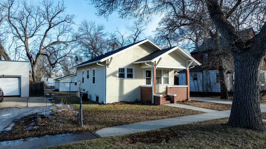 512 1ST ST NE, Minot, ND 58703 - #3