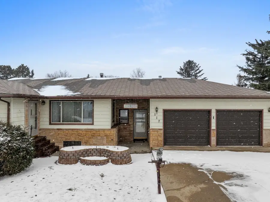 117 35TH AVE SE, Minot, ND 58701 - #3