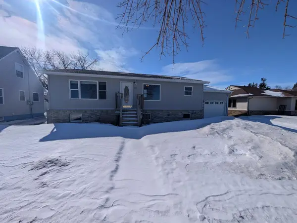 203 W 12th St, Bottineau, ND 58318