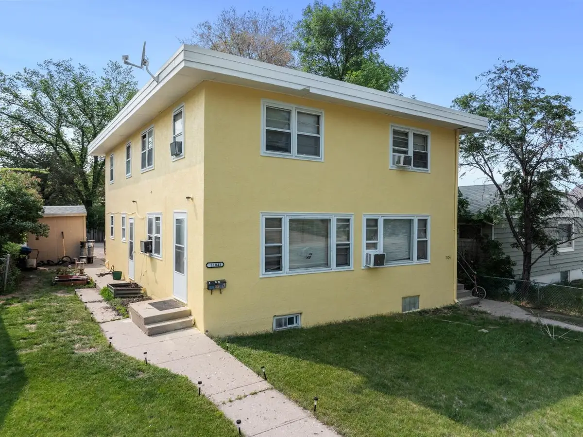 1104 2nd ST SE, Minot, ND 58701 - #1