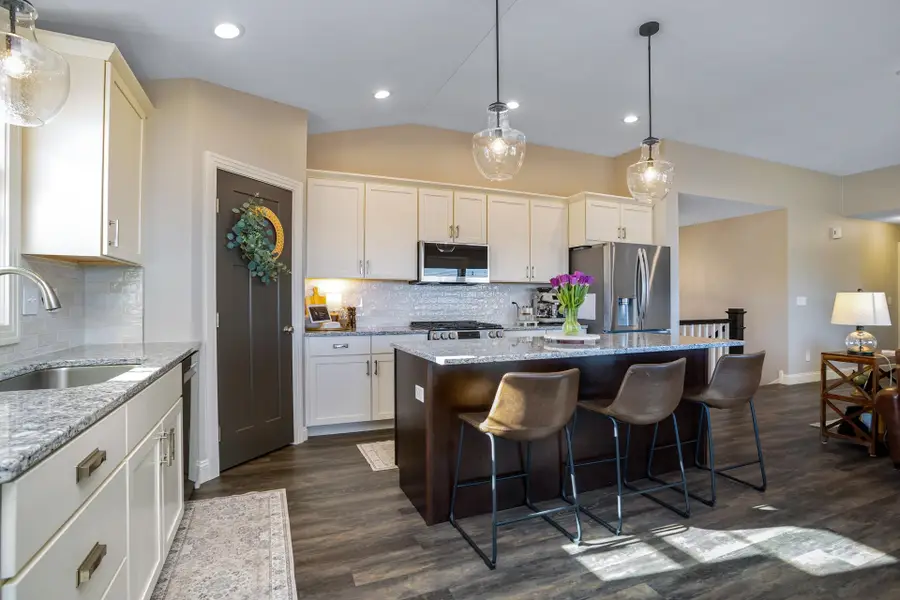 1501 Valley Bluffs Dr. SE, Minot, ND 58701 - #3