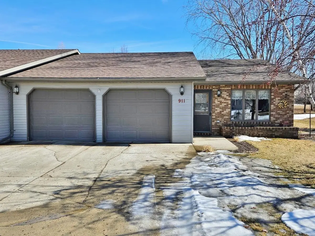 911 5th Ave SW, Rugby, ND 58368 - #1