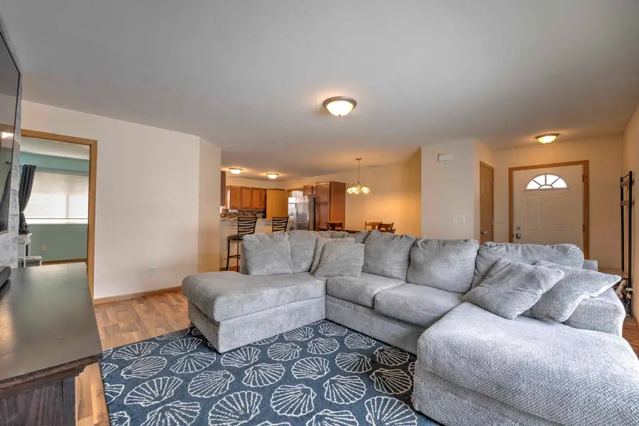 1015 37th St SE, Minot, ND 58701 - #3