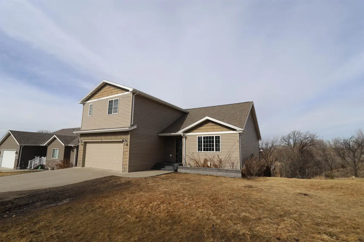 1700 Rivers Edge Drive SE, Minot, ND 58701 - #1