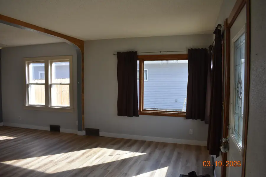 47 3rd Ave NW, Garrison, ND 58540 - #2