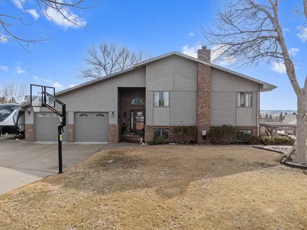 1425 18th Ave. NW, Minot, ND 58703