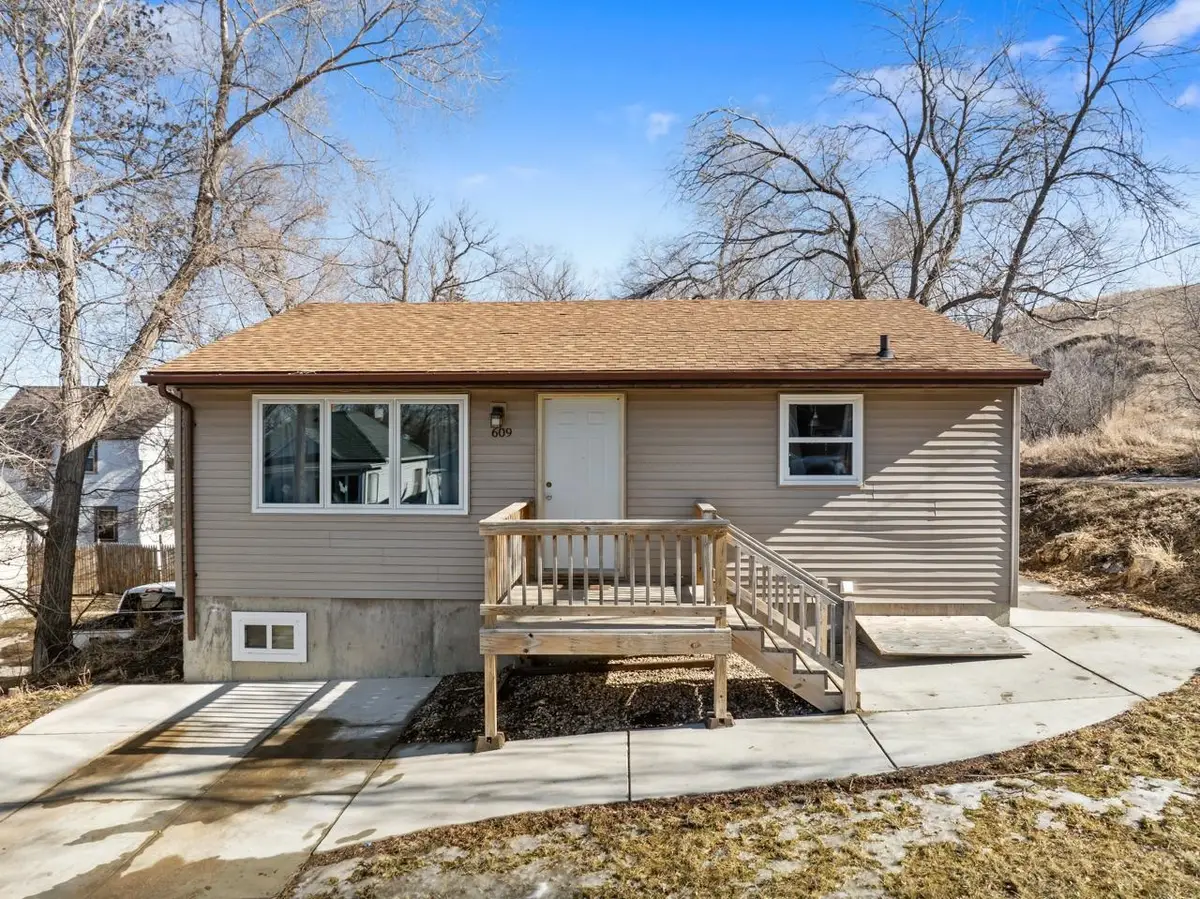 609 7th St SE, Minot, ND 58701 - #1