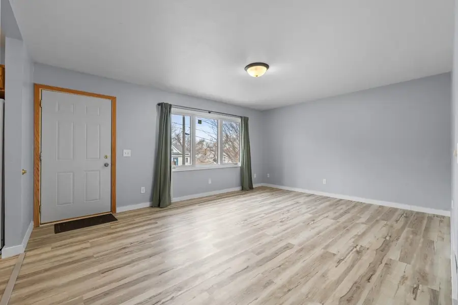 609 7th St SE, Minot, ND 58701 - #2