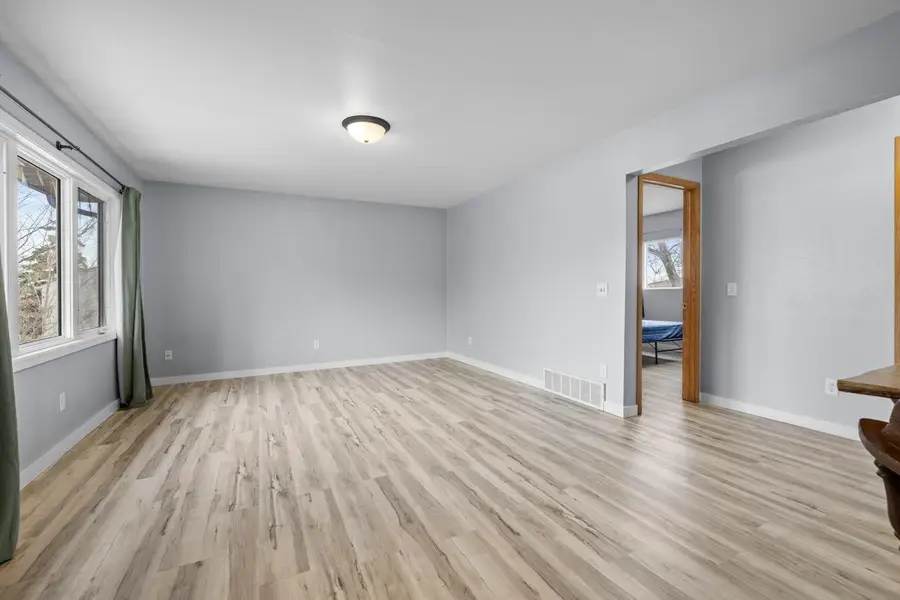 609 7th St SE, Minot, ND 58701 - #3