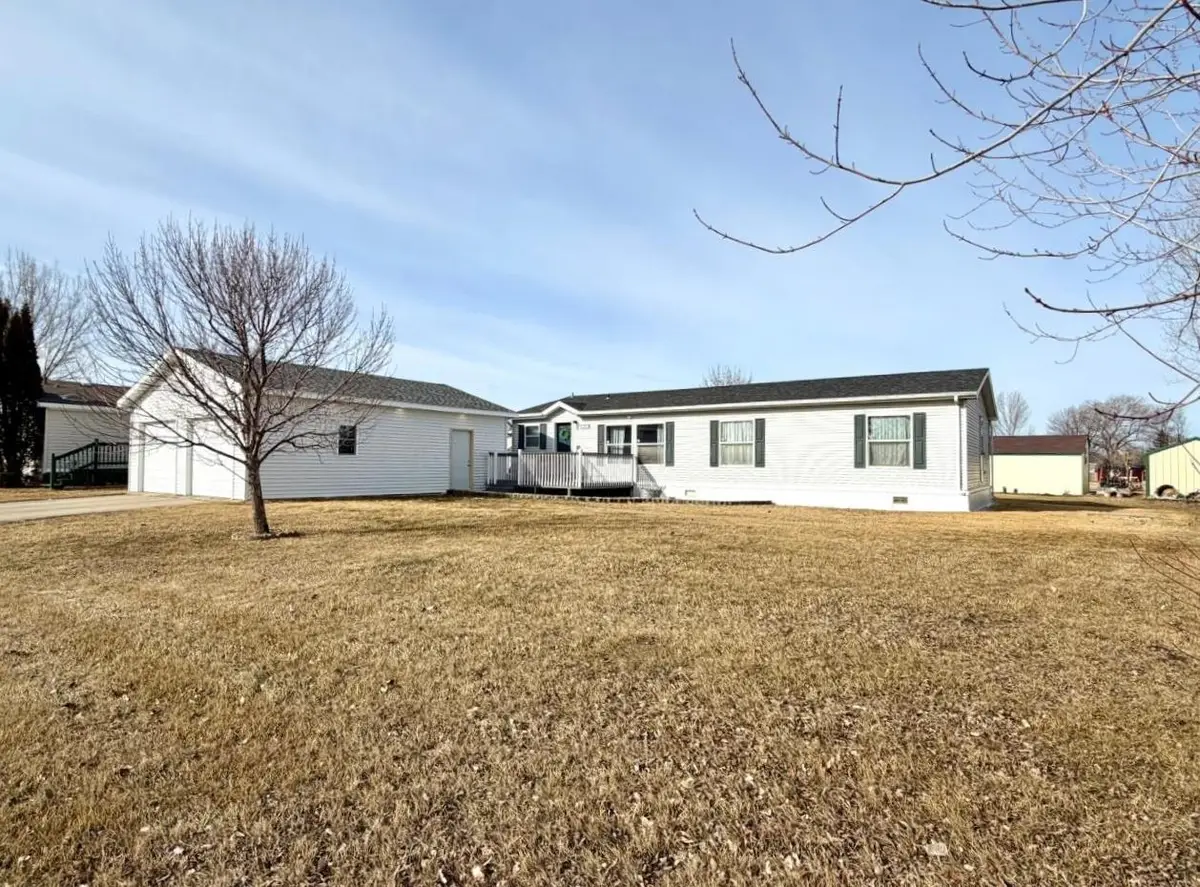 800 31st Ave SE, Minot, ND 58701 - #1