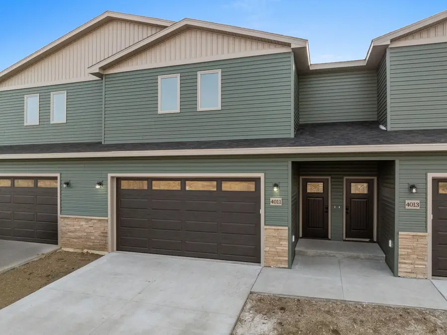 4011 Crossing St SW, Minot, ND 58701 - #2