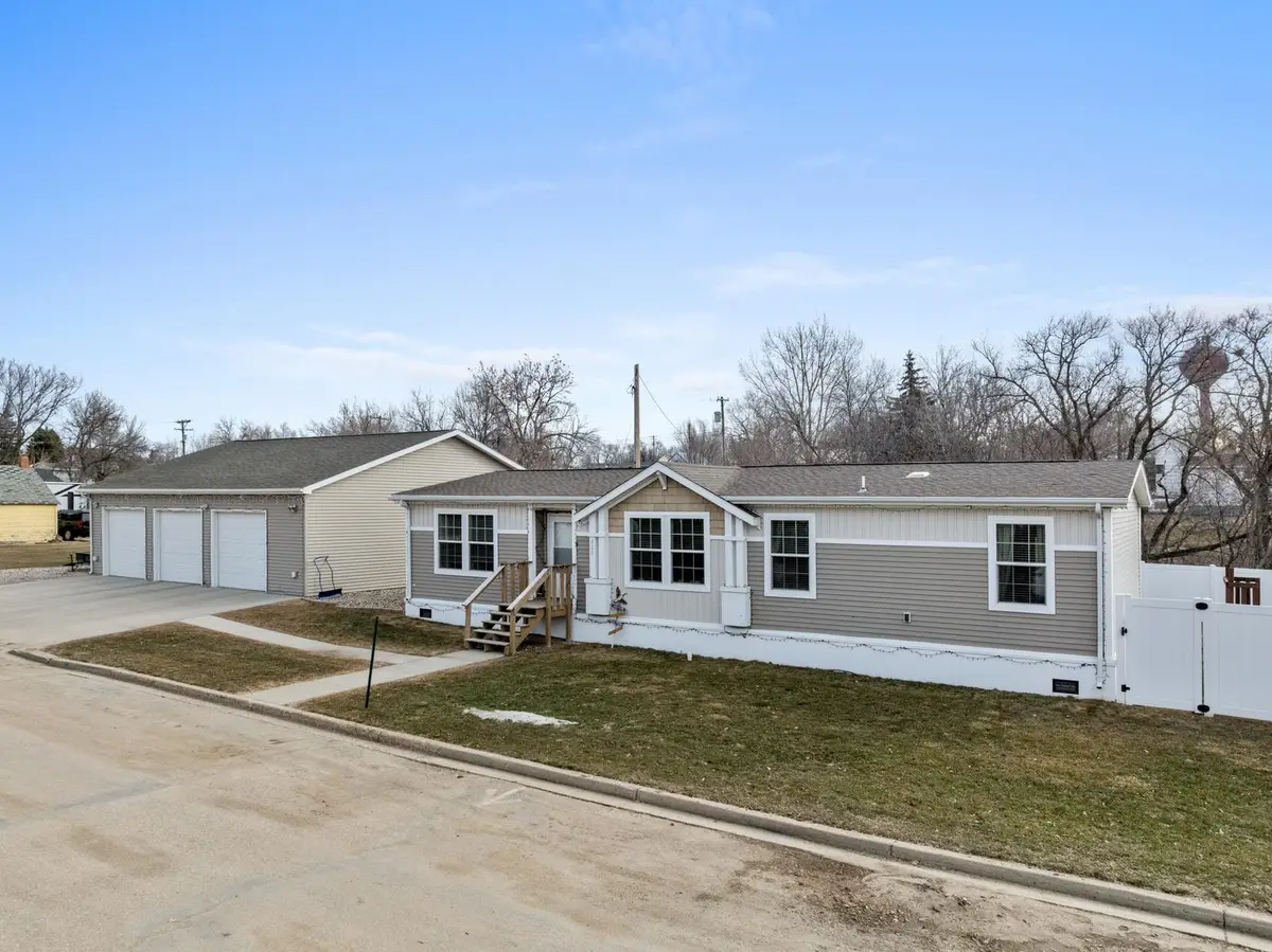 420 1st Ave NE, Kenmare, ND 58746 - #1