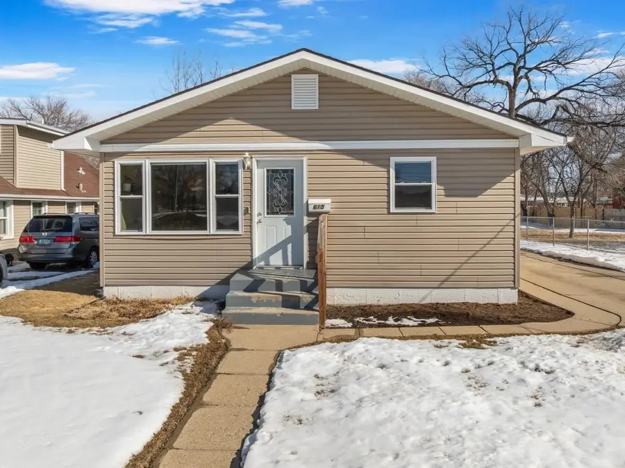 615 18th St SE, Minot, ND 58701 - #2
