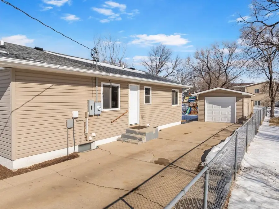 615 18th St SE, Minot, ND 58701 - #3