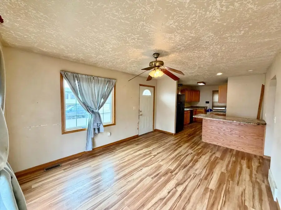 220 18th St SE, Minot, ND 58701 - #3