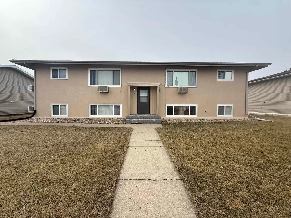 2039 5th St NW, Minot, ND 58703 - #1
