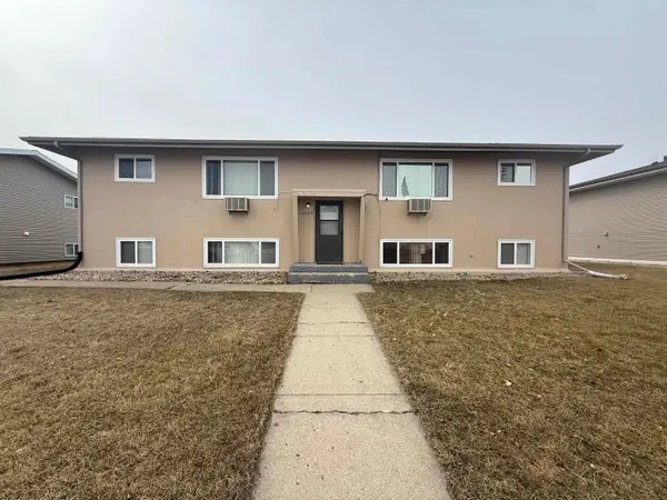2039 5th St NW, Minot, ND 58703