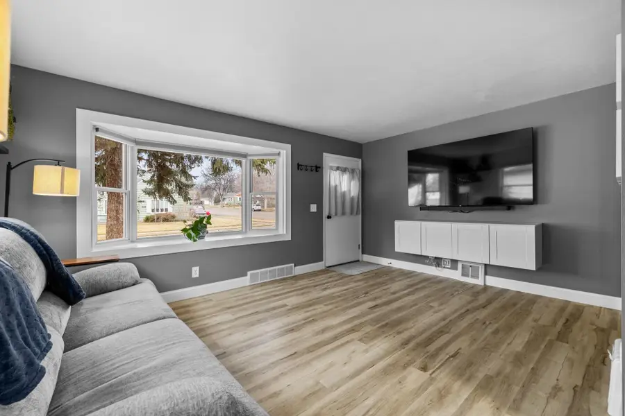 624 19th St NW, Minot, ND 58703 - #3