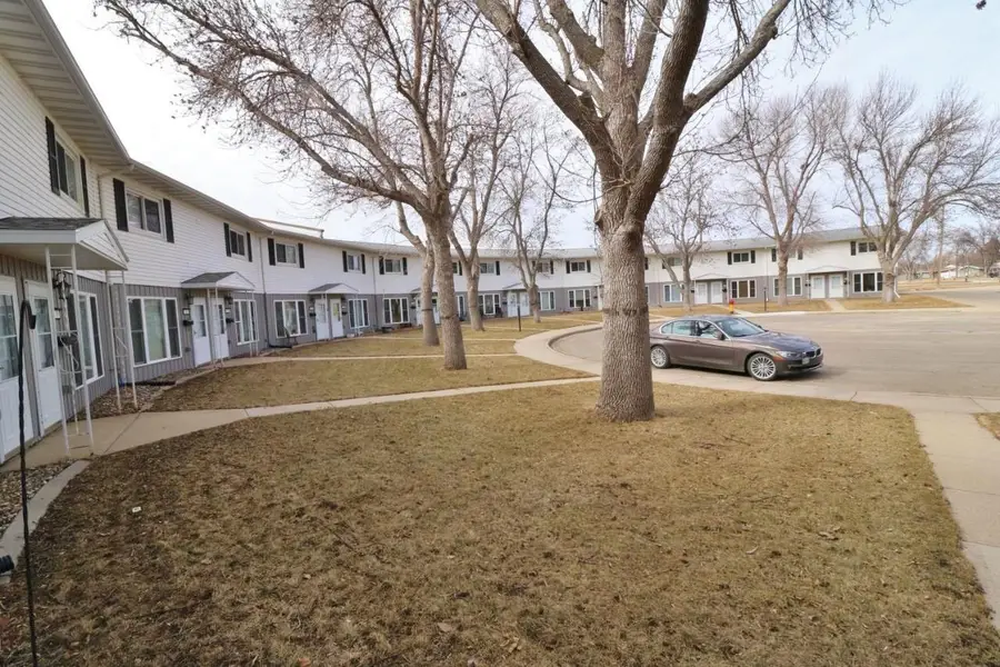 8 Westfield Circle, Minot, ND 58701 - #3
