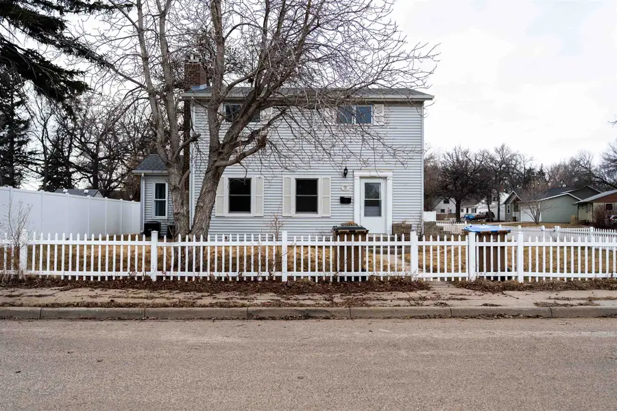 200 SW 11th St, Minot, ND 58701 - #3