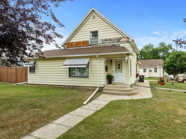 602 Central Ave N, Kenmare, ND 58746