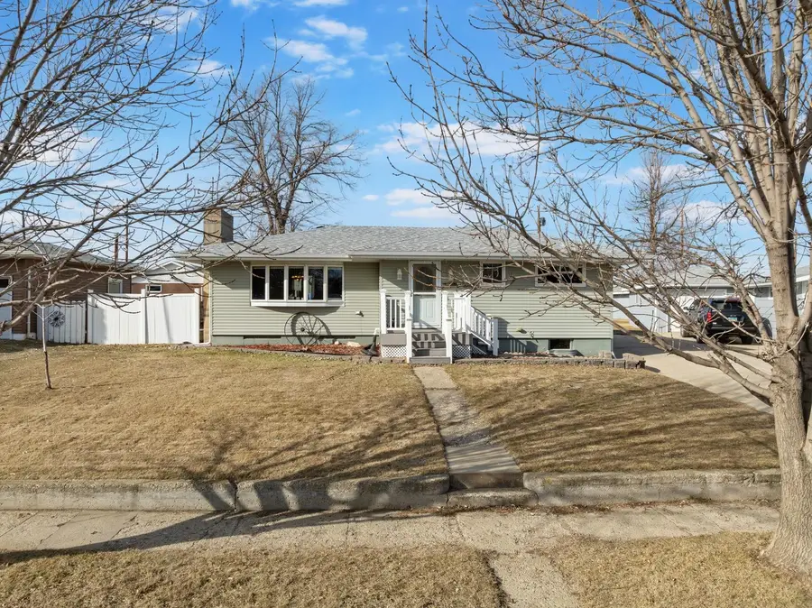 222 5th St NW, Tioga, ND 58794 - #2