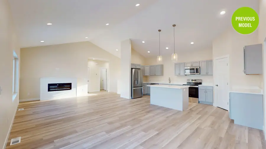 2413 15th St, Minot, ND 58703 - #2