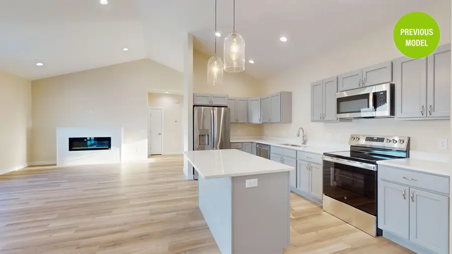 2413 15th St, Minot, ND 58703 - #3