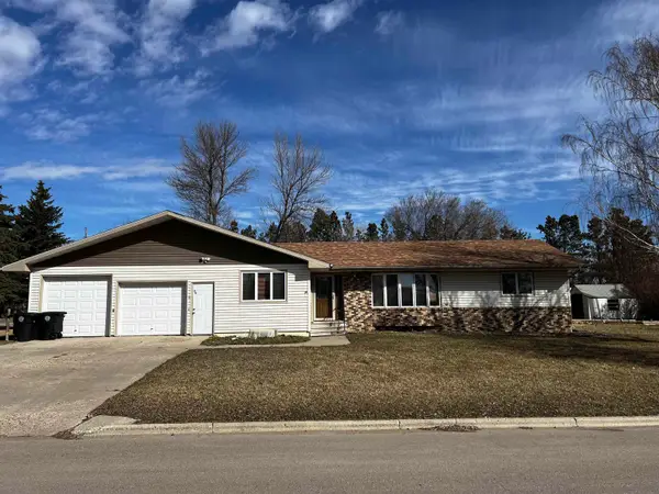 24 6th Ave W, Ray, ND 58849