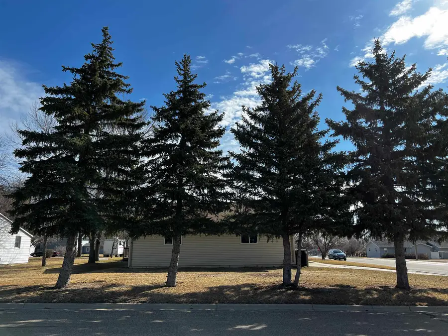 24 6th Ave W, Ray, ND 58849 - #3