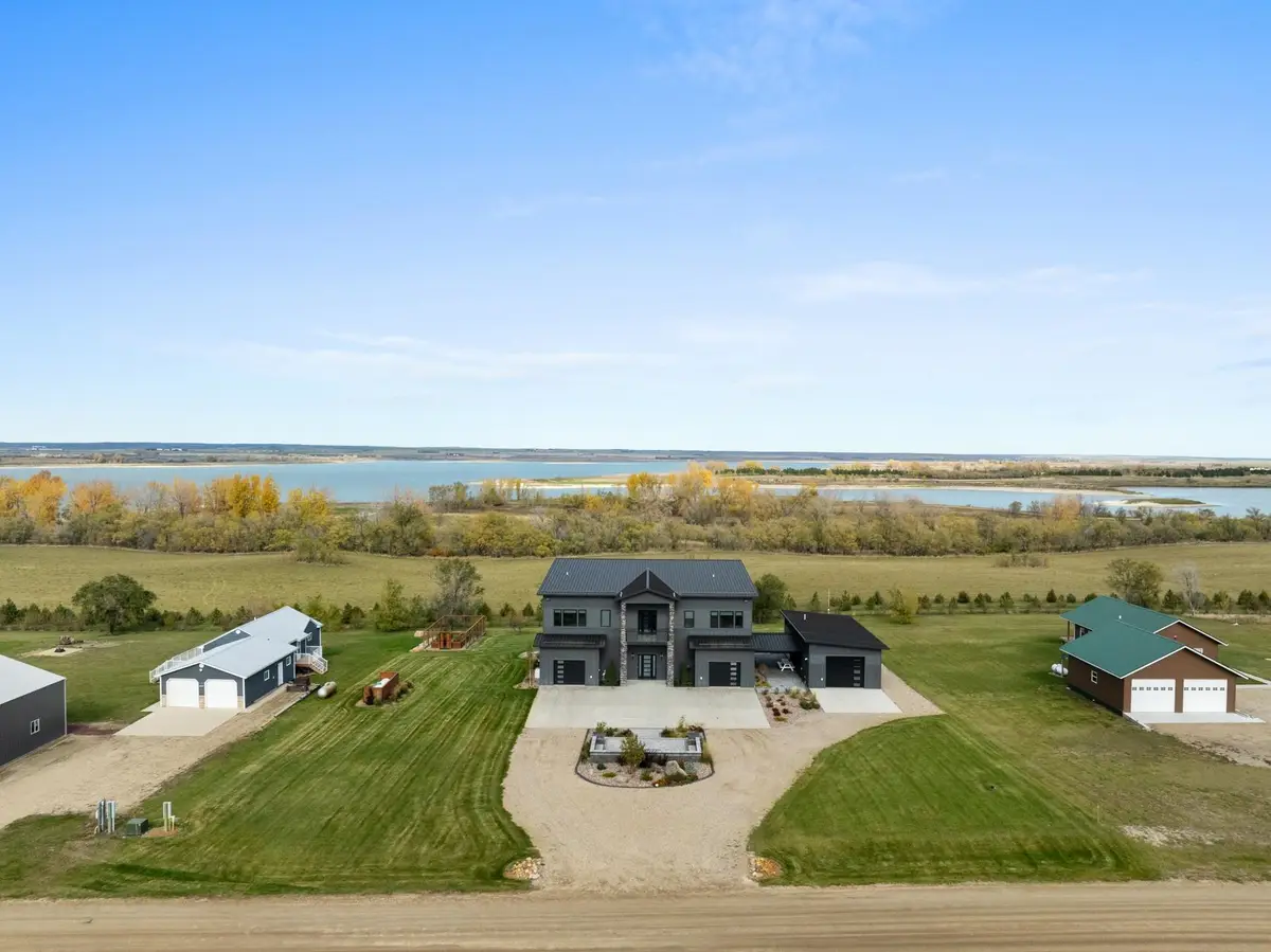 108 Moonlight Dr, Parshall, ND 58770 - #1