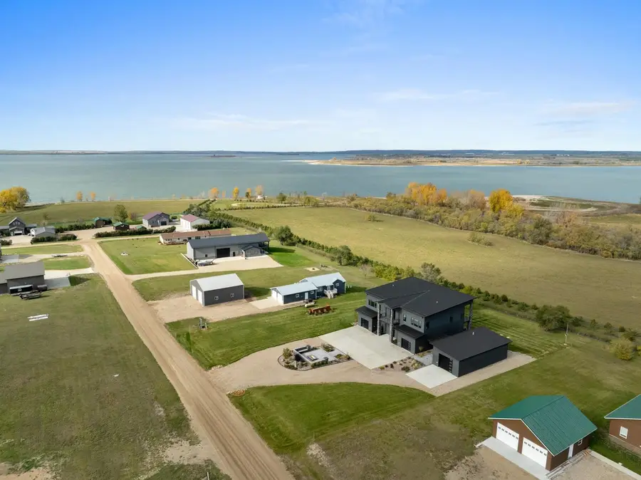 108 Moonlight Dr, Parshall, ND 58770 - #2