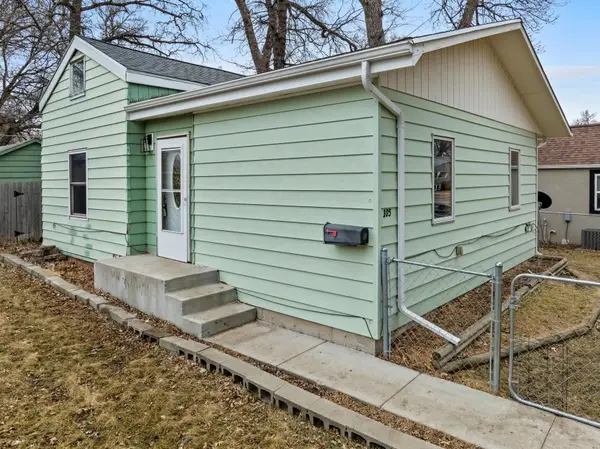 105 17th St SE, Minot, ND 58701-8505