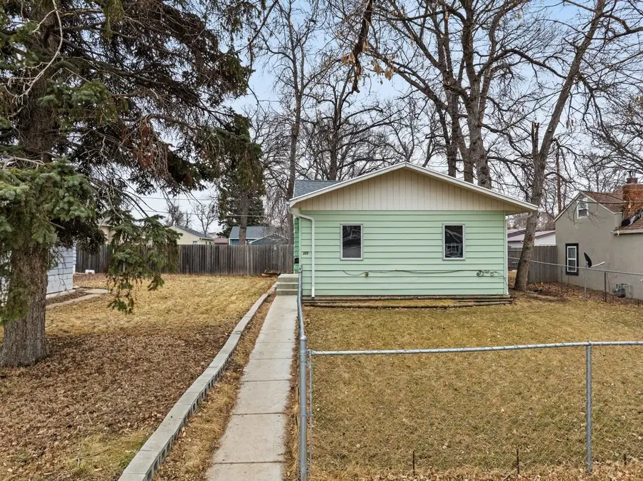 105 17th St SE, Minot, ND 58701-8505 - #3