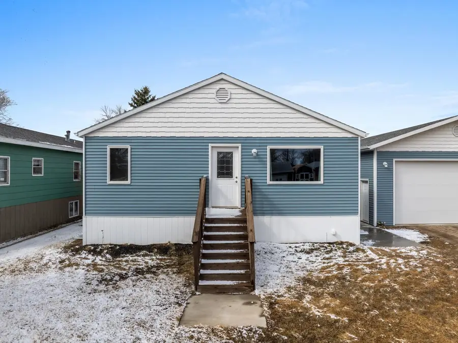 904 53RD ST SE, Minot, ND 58701 - #2