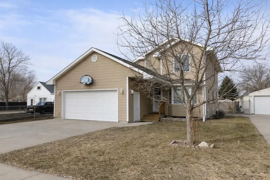 503 22nd st NW, Minot, ND 58703 - #3