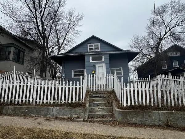 516 3RD ST, Minot, ND 58701